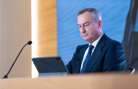 ep el consejero delegado de banco sabadell cesar gonzalez bueno durante una rueda de prensa para