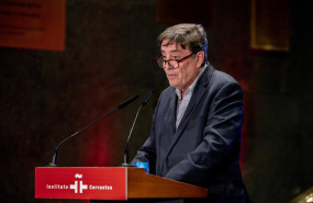ep el escritor y director del instituto cervantes luis garcia montero