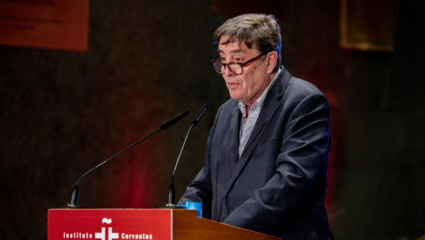 ep el escritor y director del instituto cervantes luis garcia montero