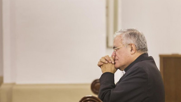 ep el obispo de cordoba demetrio fernandez rezando en una imagen de archivo