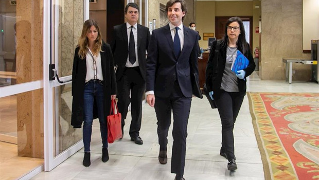 ep el vicesecretario de comunicacion del pp pablo montesinos a su llegada al congreso con otros