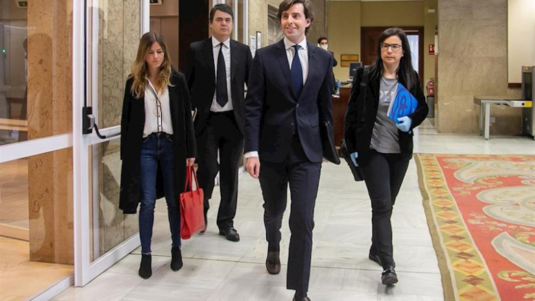 ep el vicesecretario de comunicacion del pp pablo montesinos a su llegada al congreso con otros
