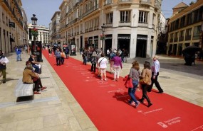ep festival cine malaga alfombra roja turistas pasean alfombra larios