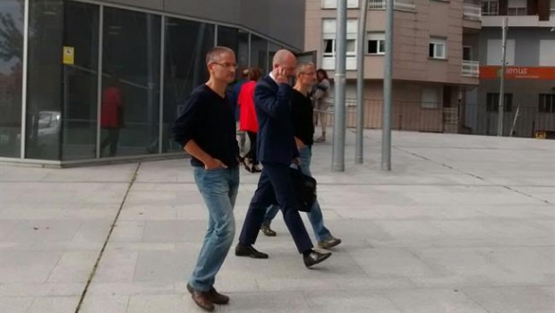 ep gemelos policias entranedificio judicialourense