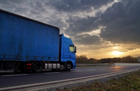 ep imagen de un camion en carretera