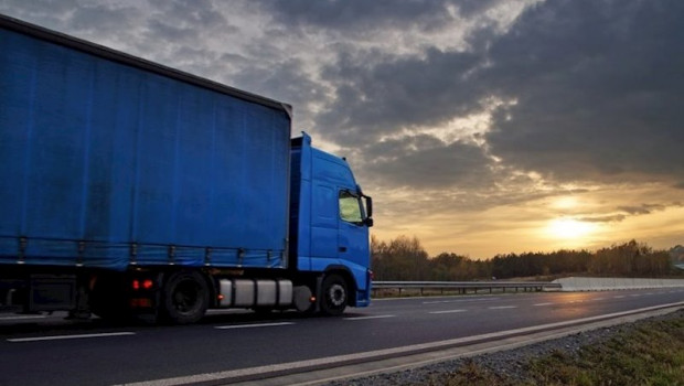 ep imagen de un camion en carretera