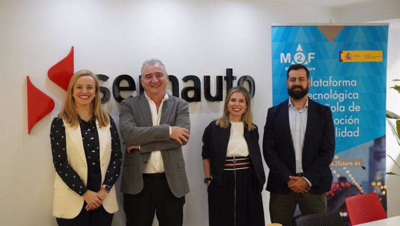 José Molinero, director de Calidad y Desarrollo de Negocio de BeGas Motor; José Pastor, investigador de Clean Mobility and Thermofluids; Cecilia Medina, gerente de Innovación Sernauto y coordinadora de M2F; Carolina López, gerente de Comunición Sernauto. | SERNAUTO ep jose molinero director de calidad y desarrollo de negocio de begas motor jose pastor investigador