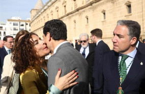 ep la ministra de hacienda maria jesus montero saluda al presidente de la junta juanma moreno en el
