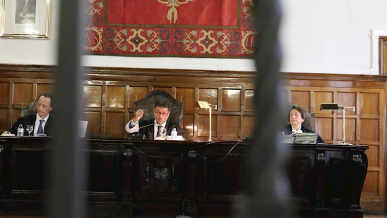 La vista oral por los recursos interpuestos para decidir si se repite o no el juicio del crimen de los tirantes por el que se condenó a Rodrigo Lanza se ha seguido con las precauciones debidas | Fabián Simón - Europa Press ep la vista oral por los recursos interpuestos para decidir si se repite o no el juicio del crimen