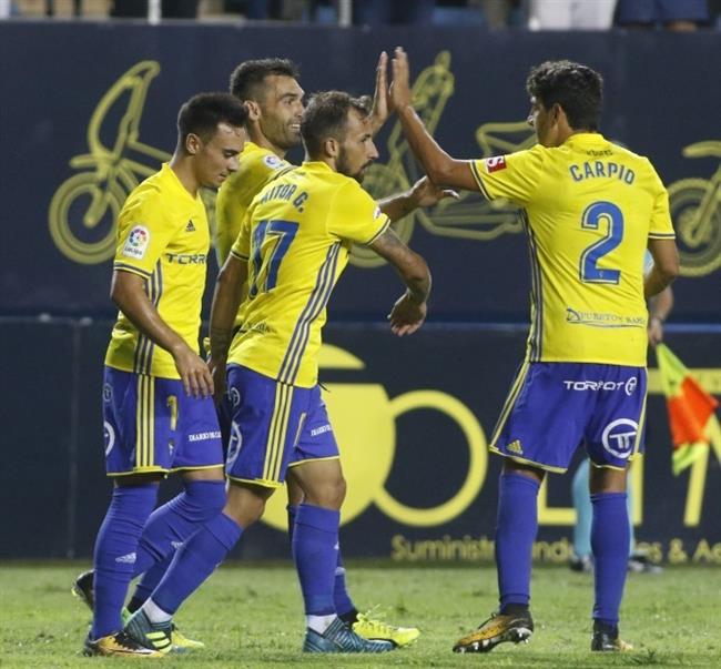 Los jugadores del Cádiz felicitan a David Barral | LALIGA ep los jugadorescadiz felicitandavid barral