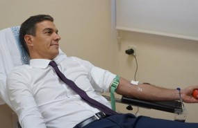 ep pedro sanchez donando sangre