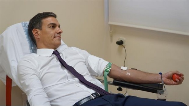 ep pedro sanchez donando sangre