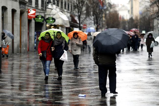 Personas con paraguas por la lluvia | EUROPA PRESS - Archivo ep personasparaguasla lluvia
