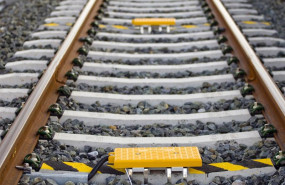 ep renovacion de lineas convencionales con balizas de senalizacion