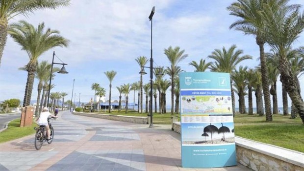 ep totem torremolinos puntoinformacion turistica interactivos turistas ciclista
