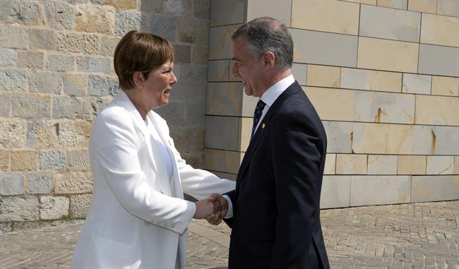 Uxue Barkos e Iñigo Urkullu en Pamplona | GOBIERNO VASCO ep uxue barkos e inigo urkullupamplona