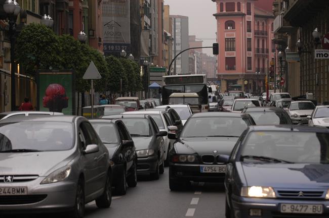 Vehículos en ciudad, en un atasco. | EUROPA PRESS ep vehiculosciudad enatasco