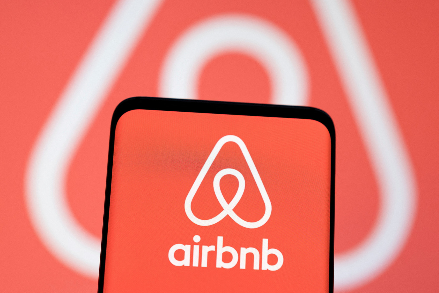 le logo d airbnb dans cette illustration 