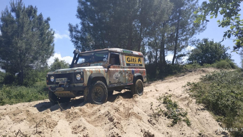 1632470699 giti gazelles en su defender 110 con neum ticos todo terreno giti at70 4x4 2 