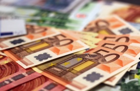 billets-de-banque-euros-argent-zone-euro-monnaie-riche