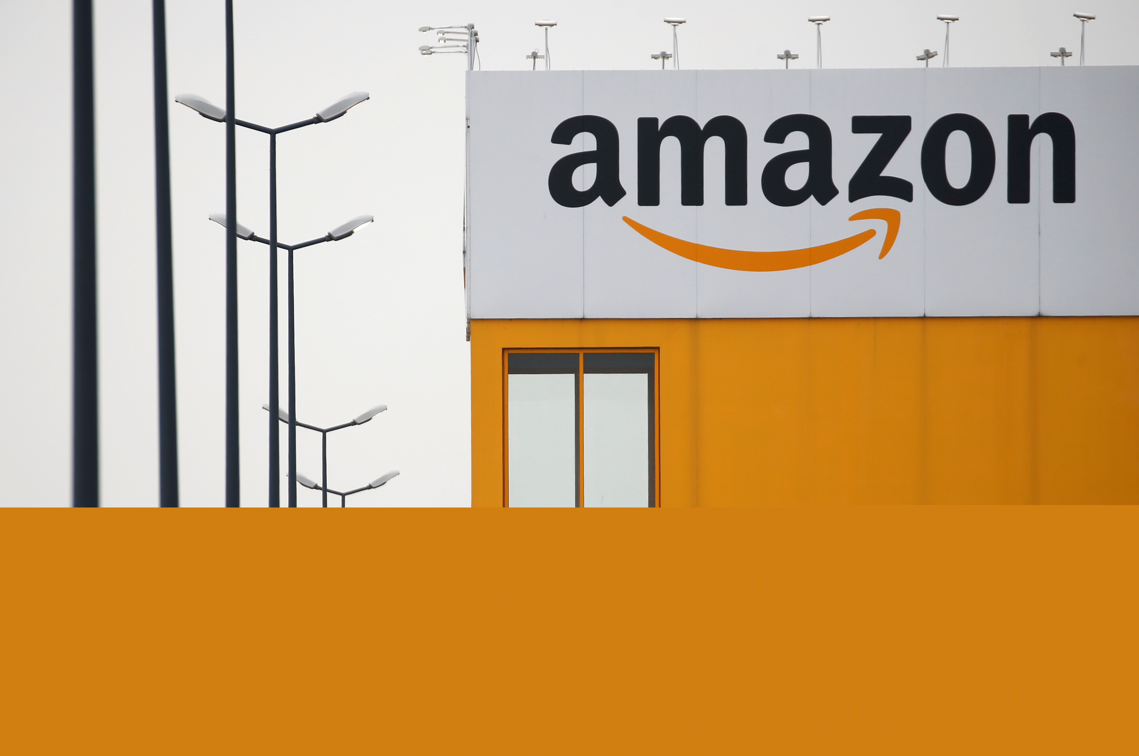 des-militants-reclament-l-arret-du-developpement-d-amazon-en-france des-militants-reclament-l-arret-du-developpement-d-amazon-en-france