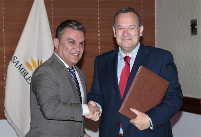 Acuerdo UNIR y Ecuador para formar legisladores ecuatorianos | UNIR ep acuerdo unirecuadorformar legisladores ecuatorianos
