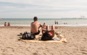 ep archivo   banistas disfrutan en la playa de malaga en malaga andalucia espana a 7 de agosto de 20210330134305