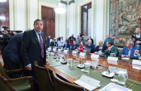 ep archivo   el ministro de agricultura pesca y alimentacion luis planas i se reune con las