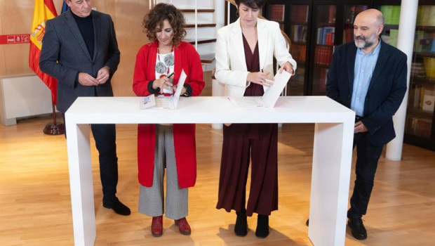 ep archivo   i d el diputado del psoe xose ramon gomez besteiro la ministra de hacienda en funciones