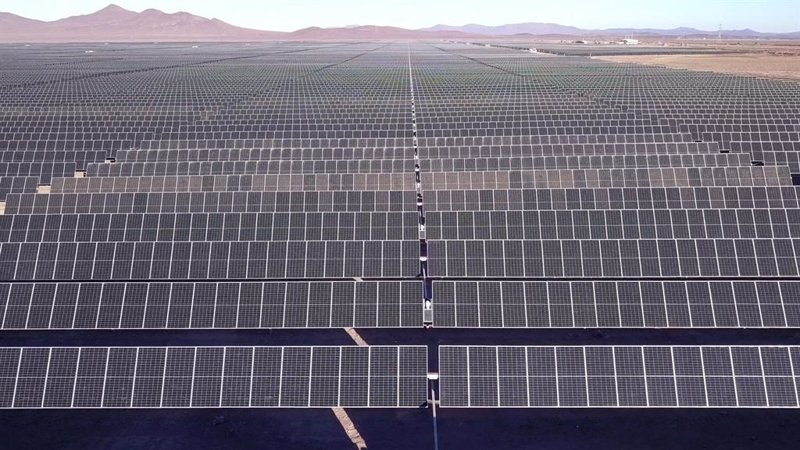 Acciona Energía pone en marcha en Badajoz su mayor planta solar en España