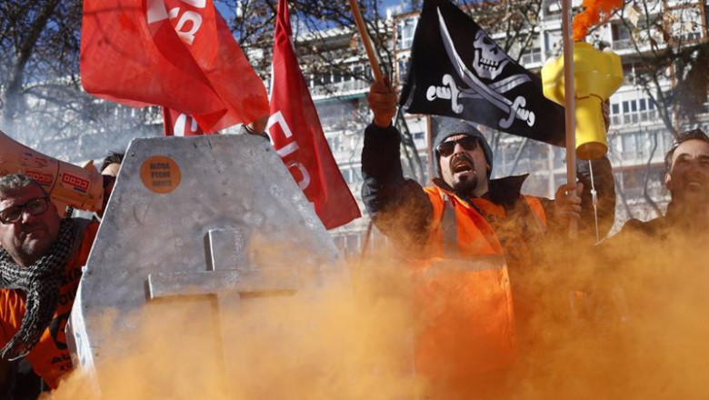 ep archivo   trabajadores de la empresa productora de aluminio alcoa se manifiestan en madrid en