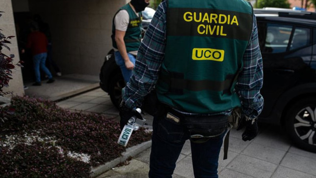 ep archivo   varios agentes de la guardia civil durante un registro en la calle mimosas a 30 de