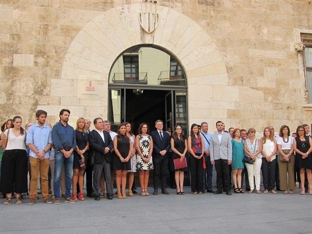 Concentración en repulsa por los atentados ante la Generalitat | EUROPA PRESS ep concentracionrepulsalos atentadosla generalitat