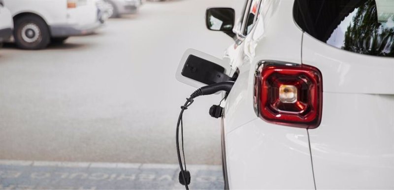 Cuatro de cada diez hogares que tienen un vehículo electrificado superan los 3.000 euros. | SUMAUTO ep cuatro de cada diez hogares que tienen un vehiculo electrificado superan los 3000 euros