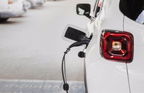 ep cuatro de cada diez hogares que tienen un vehiculo electrificado superan los 3000 euros