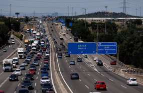 ep decenas de coches en la autovia a4 el primer dia de la operacion especial del verano a 30 de