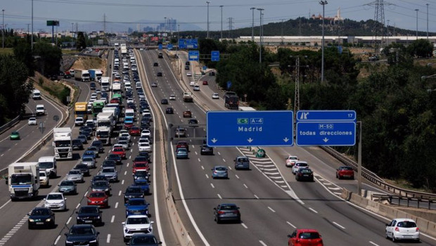 ep decenas de coches en la autovia a4 el primer dia de la operacion especial del verano a 30 de