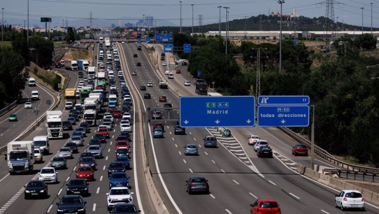 ep decenas de coches en la autovia a4 el primer dia de la operacion especial del verano a 30 de ep decenas de coches en la autovia a4 el primer dia de la operacion especial del verano a 30 de