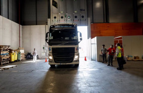 ep descarga de un camion de material