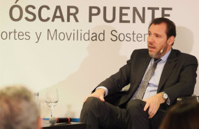 ep el ministro de transportes y movilidad sostenible oscar puente participa en un desayuno bajo el