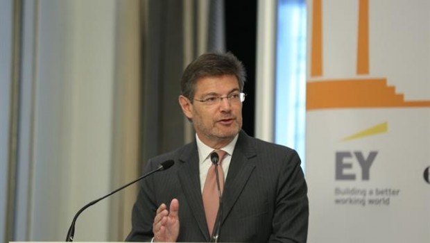 ep ministro rafael catala participaun desayuno coloquieconomista