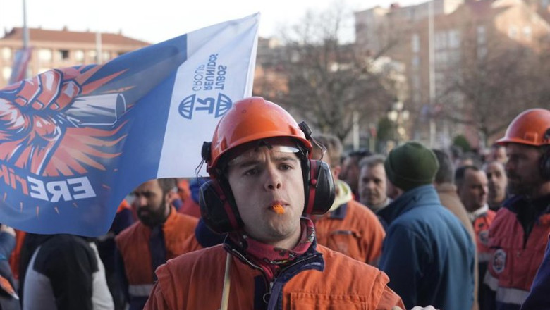 ep movilizacion de trabajadores de tubos reunidos con motivo de la celebracion de la biemh en el bec