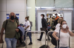 ep pasajeros de un vuelo procedente de quito a su llegada a las instalaciones de la terminal t4 del