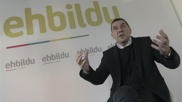 ep plano medio del coordinador general de eh bildu arnaldo otegi durante la entrevista de europa
