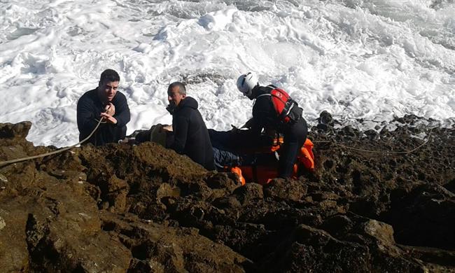Rescate del segundo varón mientras continúa la búsqueda de otro hombre en el mar | 112 ep rescatesegundo varoncontinuabusquedaotro hombremar