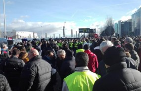 ep taxistas concentradosifema increpanun periodista