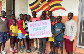 4 np la cadena de papelerias folder apadrina la educacion de los ninos del proyecto yamba en uganda 1 4 np la cadena de papelerias folder apadrina la educacion de los ninos del proyecto yamba en uganda 1