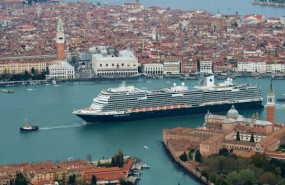 dl carnival cruises holland america ship in venice cruising ftse 250 min dl carnival cruises holland america ship in venice cruising ftse 250 min