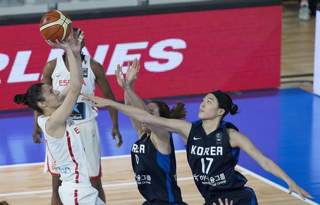 Alba Torrens lanza a canasta ante jugadores coreanas en el Preolímpico | FEB ep alba torrens lanzacanastajugadores coreanaspreolimpico