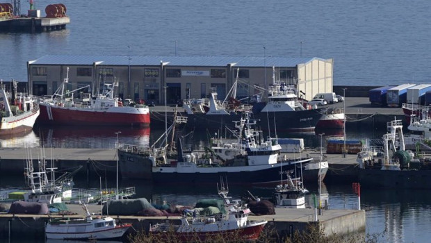 ep archivo   barcos pesqueros amarrados en el puerto por la subida de precio del gasoil